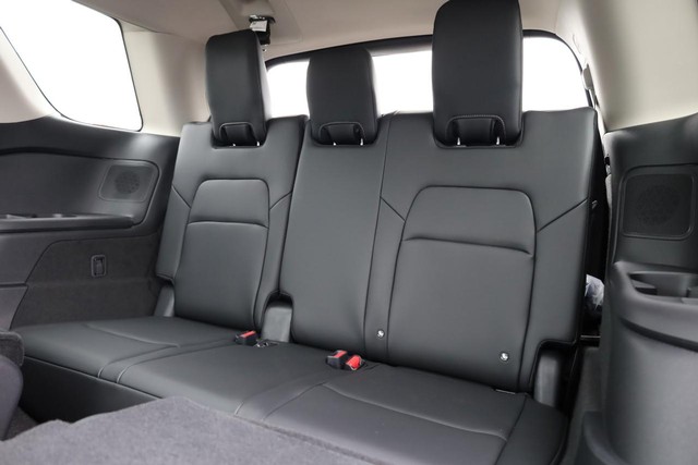 Nissan Pathfinder Vehicle Full-screen Gallery Image 31