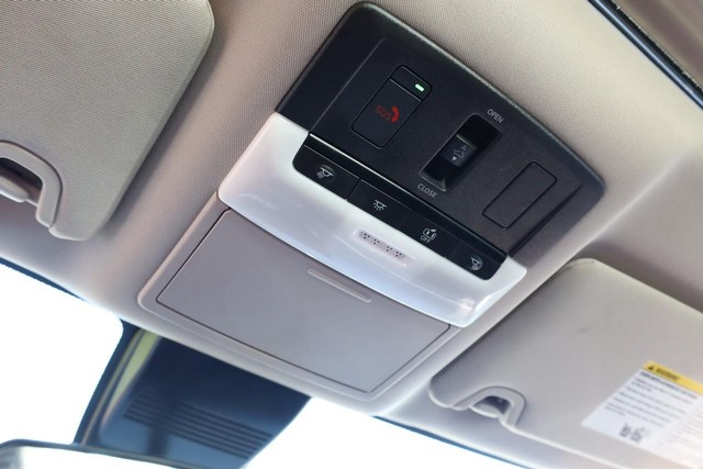 Nissan Altima Vehicle Full-screen Gallery Image 17