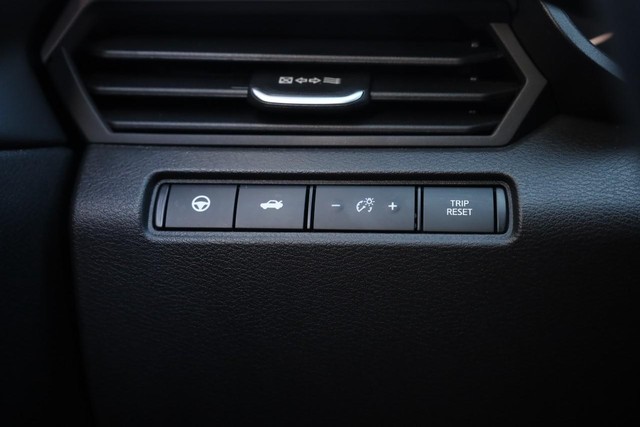 Nissan Altima Vehicle Full-screen Gallery Image 19