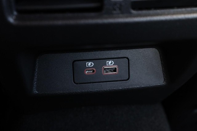 Nissan Altima Vehicle Full-screen Gallery Image 21