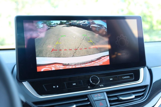Nissan Altima Vehicle Full-screen Gallery Image 12