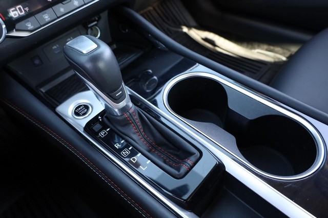 Nissan Altima Vehicle Full-screen Gallery Image 15