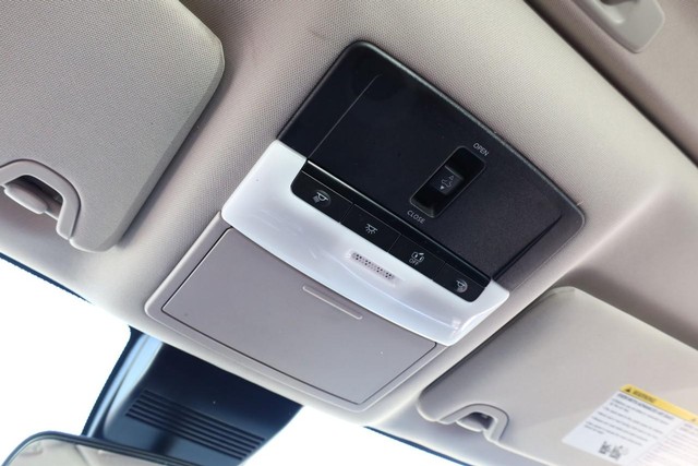 Nissan Altima Vehicle Full-screen Gallery Image 16