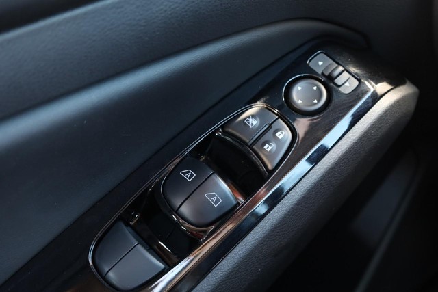 Nissan Altima Vehicle Full-screen Gallery Image 17