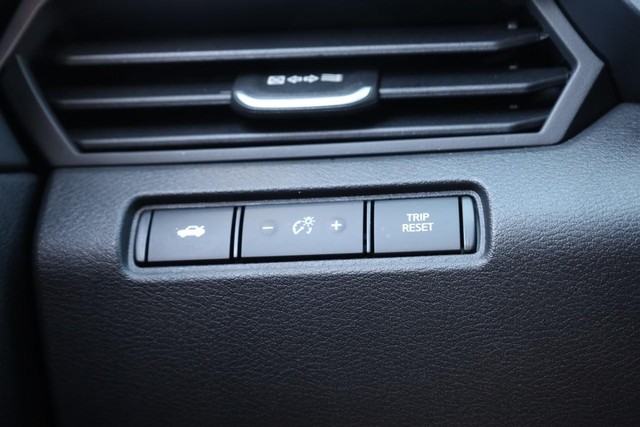 Nissan Altima Vehicle Full-screen Gallery Image 18