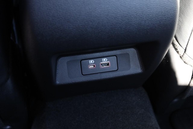 Nissan Altima Vehicle Full-screen Gallery Image 20
