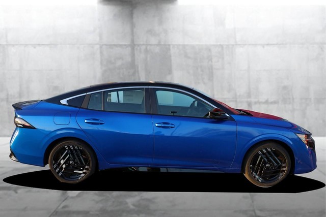 Nissan Sentra Vehicle Full-screen Gallery Image 5