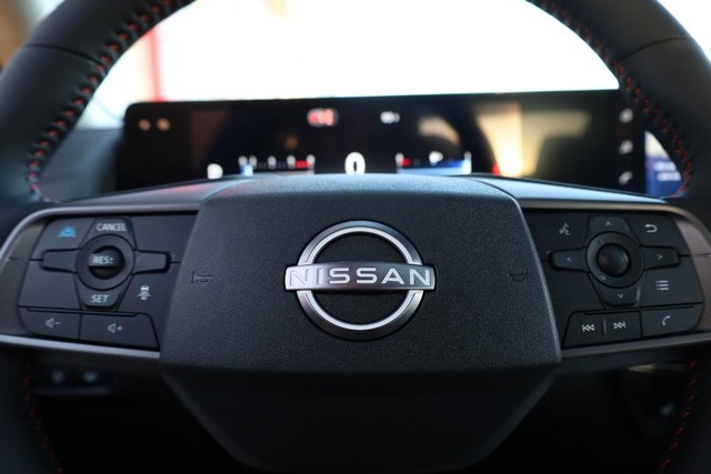 Nissan Sentra Vehicle Full-screen Gallery Image 10