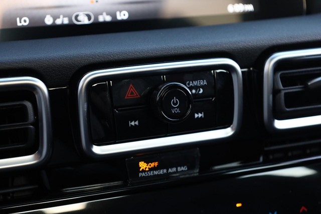 Nissan Sentra Vehicle Full-screen Gallery Image 14