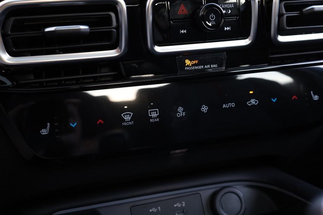 Nissan Sentra Vehicle Full-screen Gallery Image 15