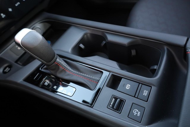 Nissan Sentra Vehicle Full-screen Gallery Image 17