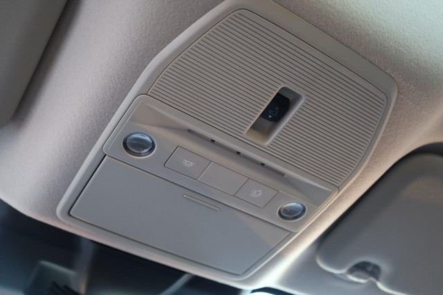 Nissan Sentra Vehicle Full-screen Gallery Image 18