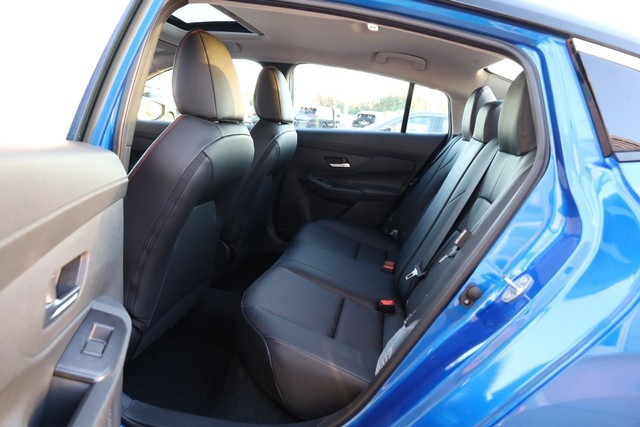 Nissan Sentra Vehicle Full-screen Gallery Image 22