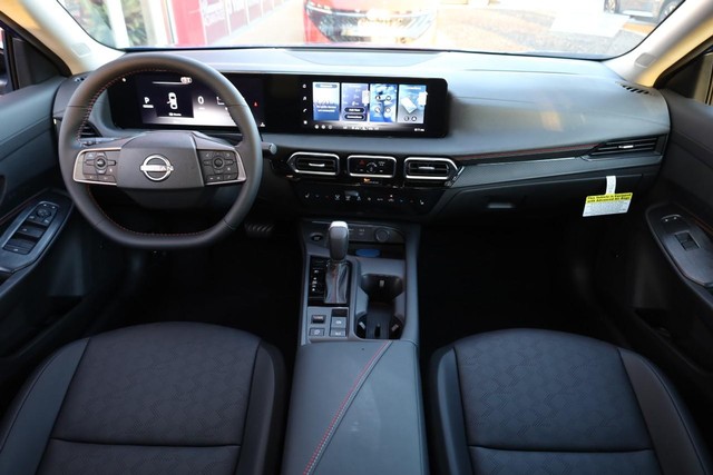 Nissan Sentra Vehicle Full-screen Gallery Image 24