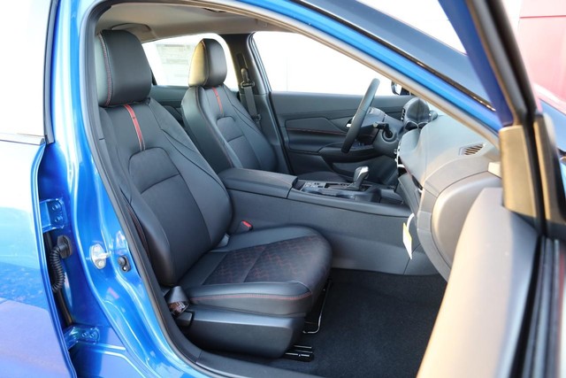 Nissan Sentra Vehicle Full-screen Gallery Image 26