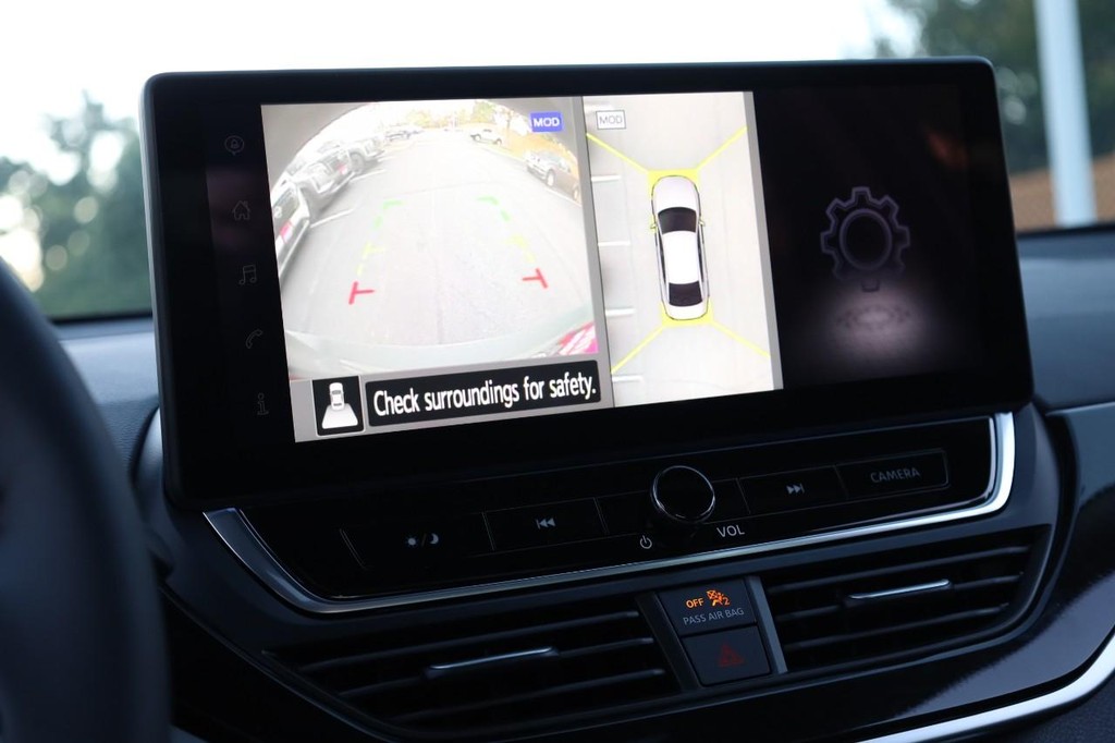 Nissan Altima Vehicle Image 13