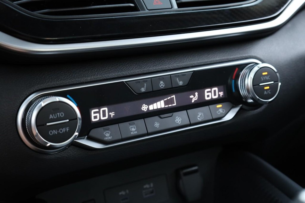 Nissan Altima Vehicle Image 14