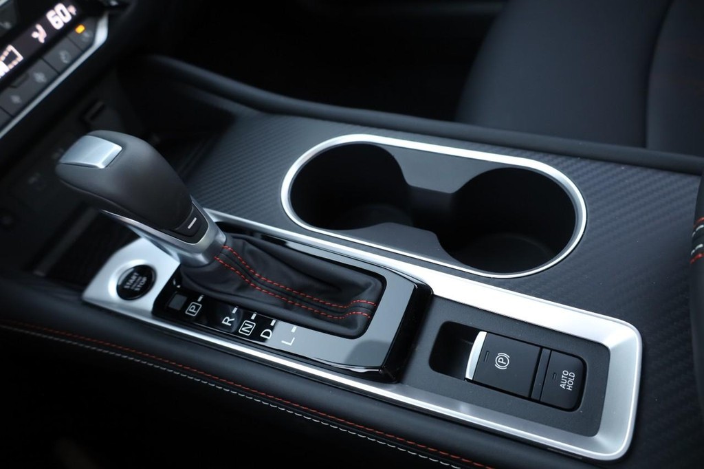 Nissan Altima Vehicle Image 16