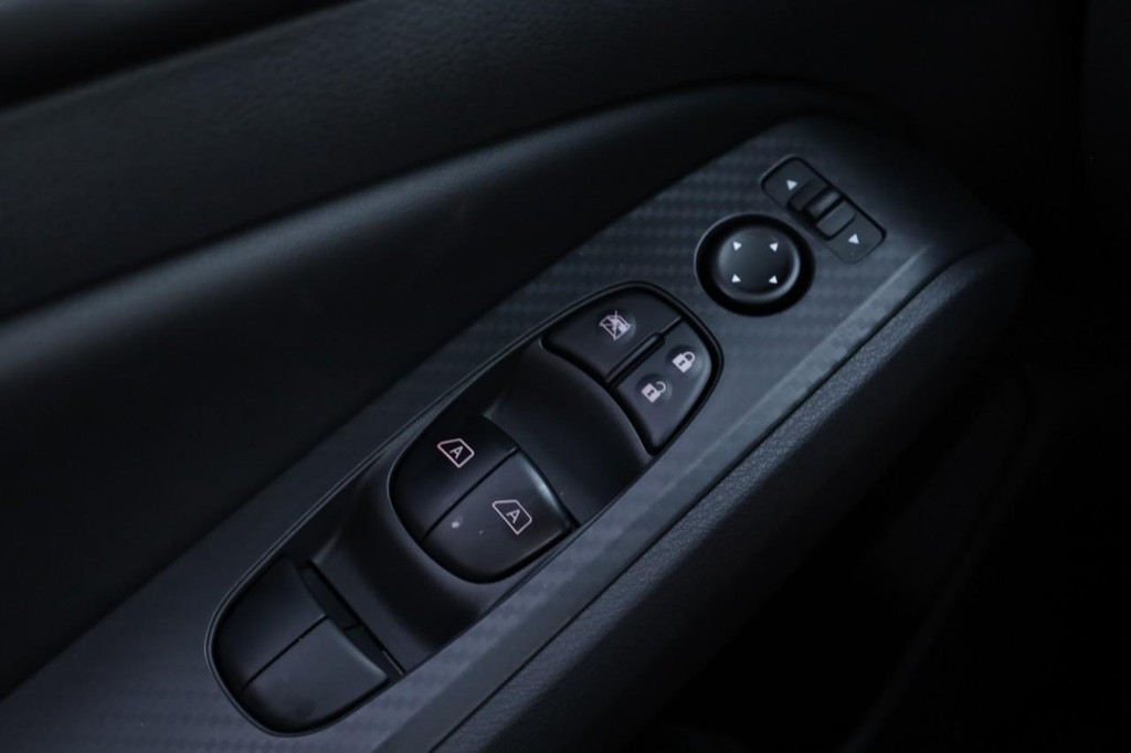 Nissan Altima Vehicle Image 18