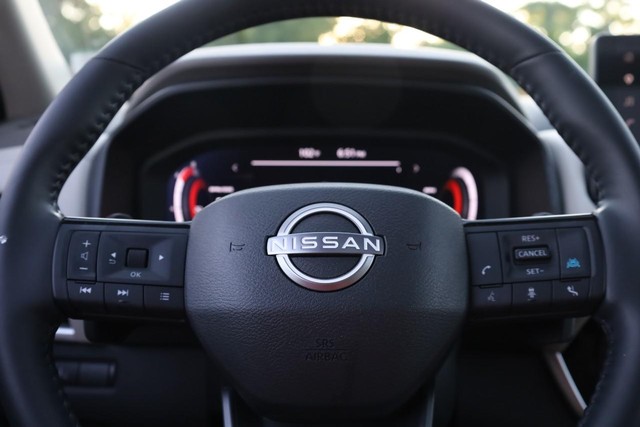 Nissan Rogue Vehicle Image 11