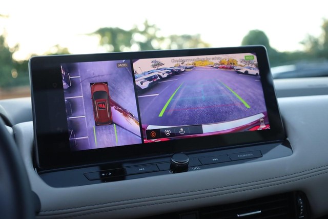 Nissan Rogue Vehicle Image 15