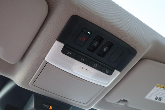 Nissan Rogue Vehicle Image 19