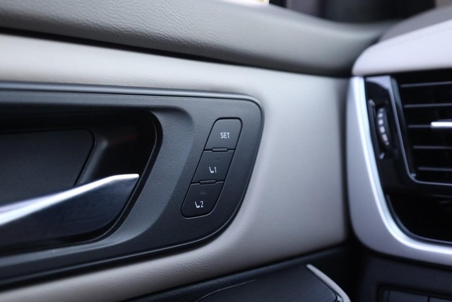 Nissan Rogue Vehicle Image 21