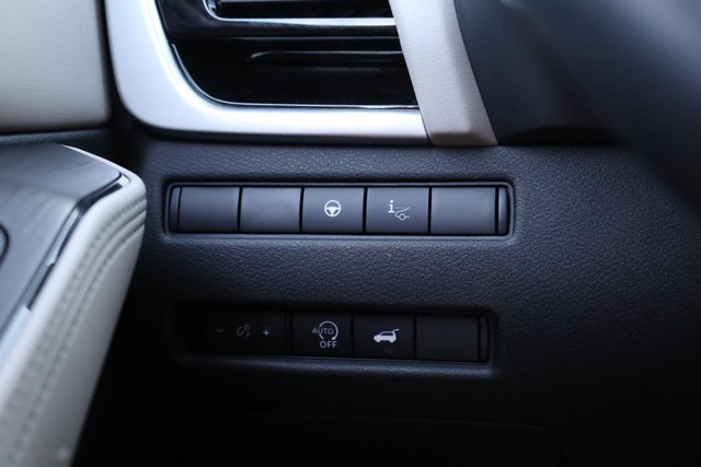 Nissan Rogue Vehicle Image 22