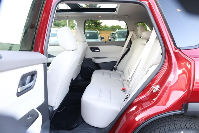 Nissan Rogue Vehicle Image 24