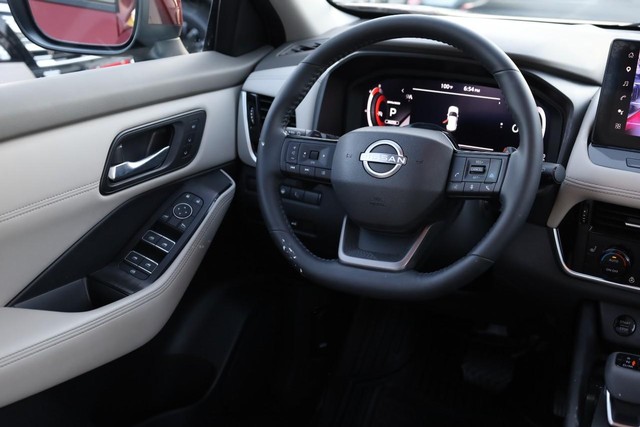 Nissan Rogue Vehicle Image 28