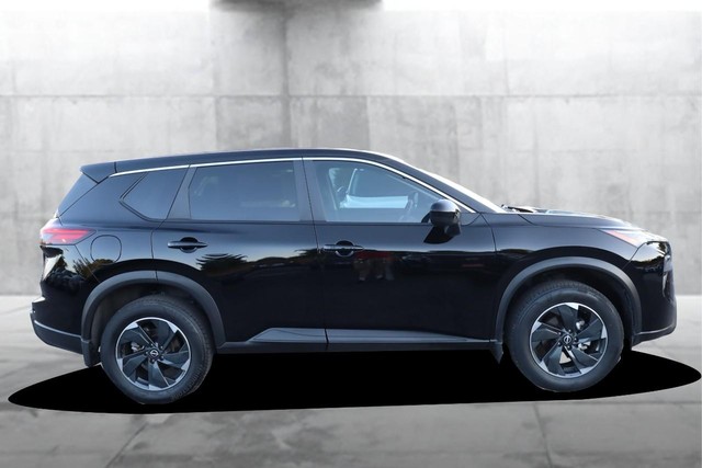 Nissan Rogue Vehicle Image 05