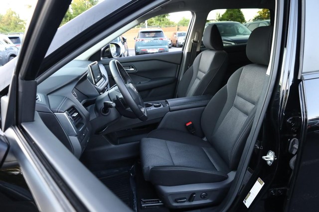 Nissan Rogue Vehicle Image 08