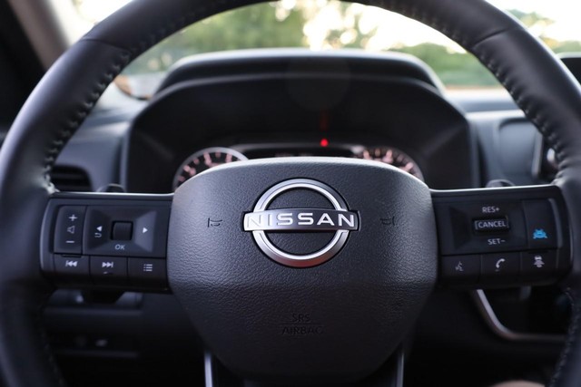 Nissan Rogue Vehicle Image 09