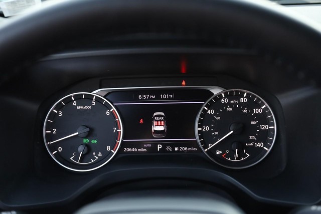 Nissan Rogue Vehicle Image 10