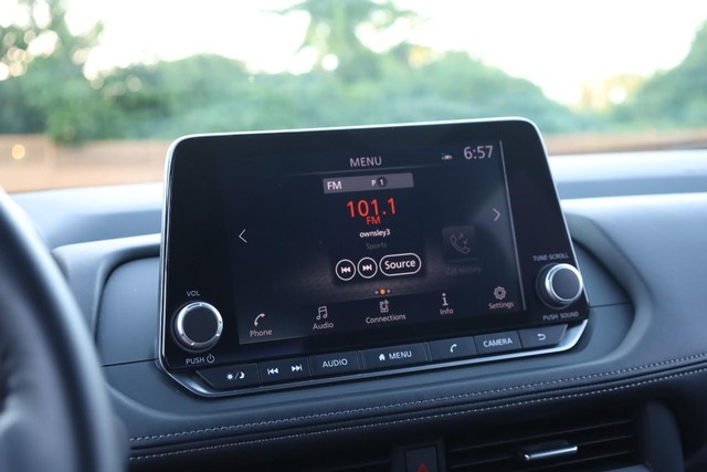 Nissan Rogue Vehicle Image 11