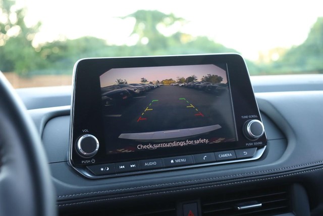 Nissan Rogue Vehicle Image 12