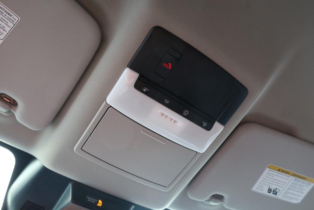 Nissan Rogue Vehicle Image 16