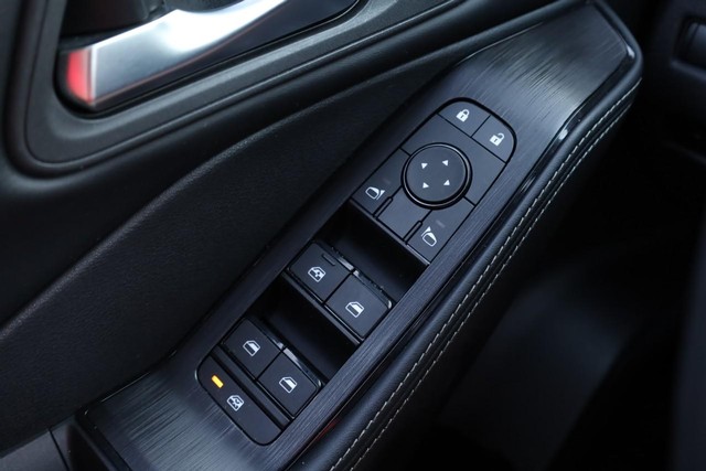Nissan Rogue Vehicle Image 17