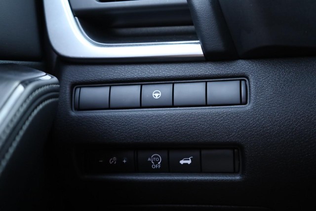 Nissan Rogue Vehicle Image 18