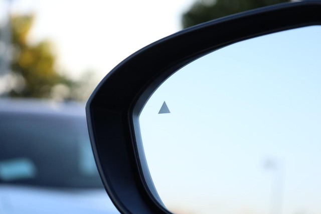 Nissan Rogue Vehicle Image 19