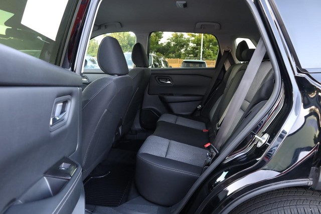 Nissan Rogue Vehicle Image 20