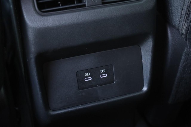 Nissan Rogue Vehicle Image 21