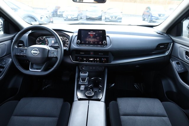 Nissan Rogue Vehicle Image 22