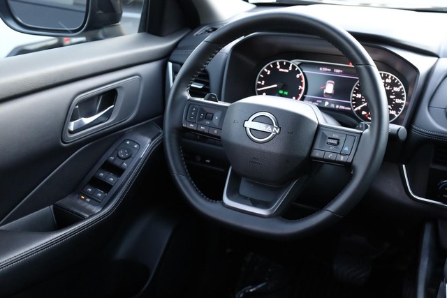Nissan Rogue Vehicle Image 23
