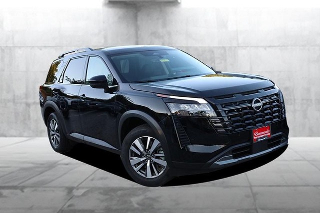 Nissan Pathfinder Vehicle Image 02
