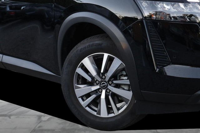Nissan Pathfinder Vehicle Image 03