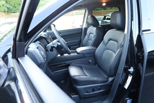 Nissan Pathfinder Vehicle Image 10
