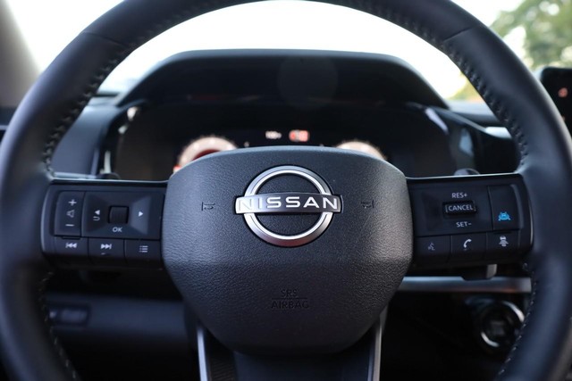 Nissan Pathfinder Vehicle Image 11