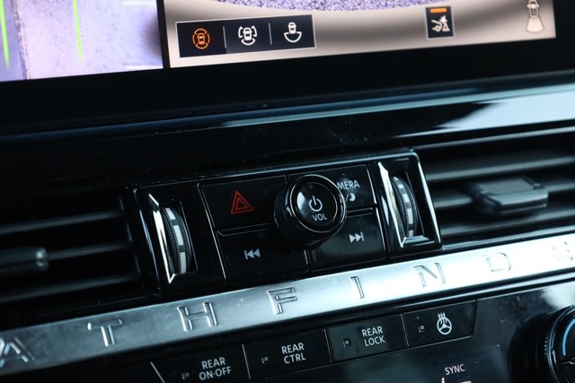 Nissan Pathfinder Vehicle Image 15