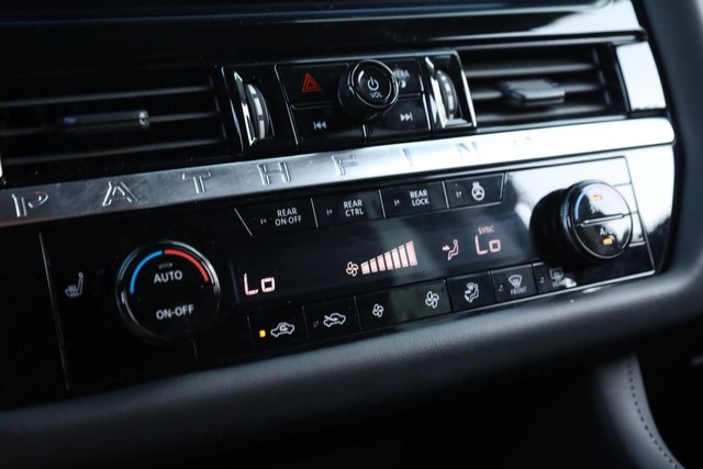 Nissan Pathfinder Vehicle Image 16